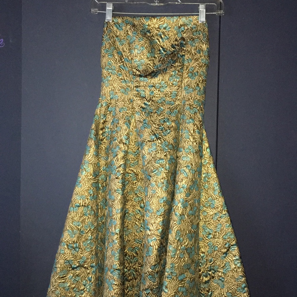 Gorgeous Strapless Cynthia Rowley